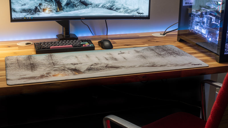 "Snowscape" — Tahliaaj Deskmat