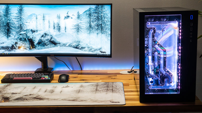 "Snowscape" — Tahliaaj Deskmat