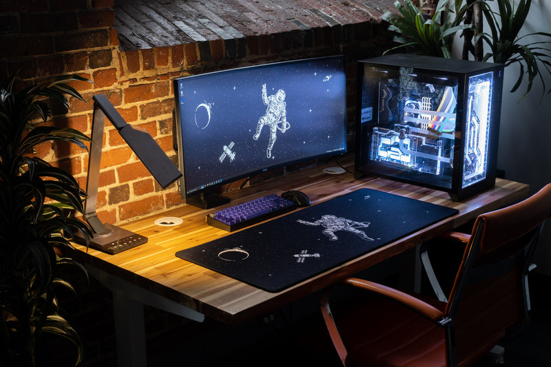 "uhSnow" — Signature Deskmat