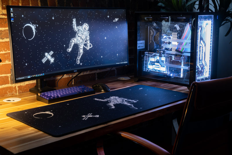 "uhSnow" — Signature Deskmat