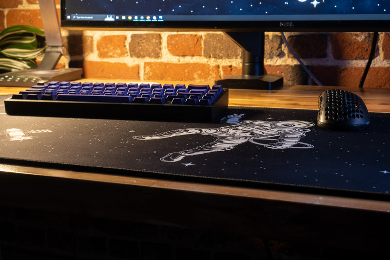 "uhSnow" — Signature Deskmat